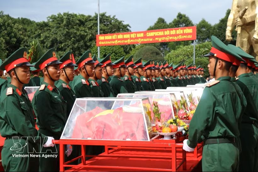 Officials and local residents attend a memorial and burial ceremony for the remains of 27 Vietnamese martyrs at the Dak Lak provincial Martyrs’ Cemetery.