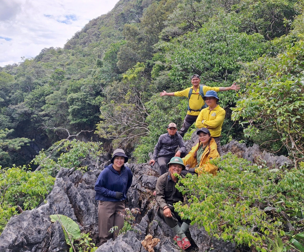 The landscape outside the newly discovered cave in compartment 638S of the Bac Huong Hoa Nature Reserve in Quang Tri province. (Photo: daibieunhandan.vn)