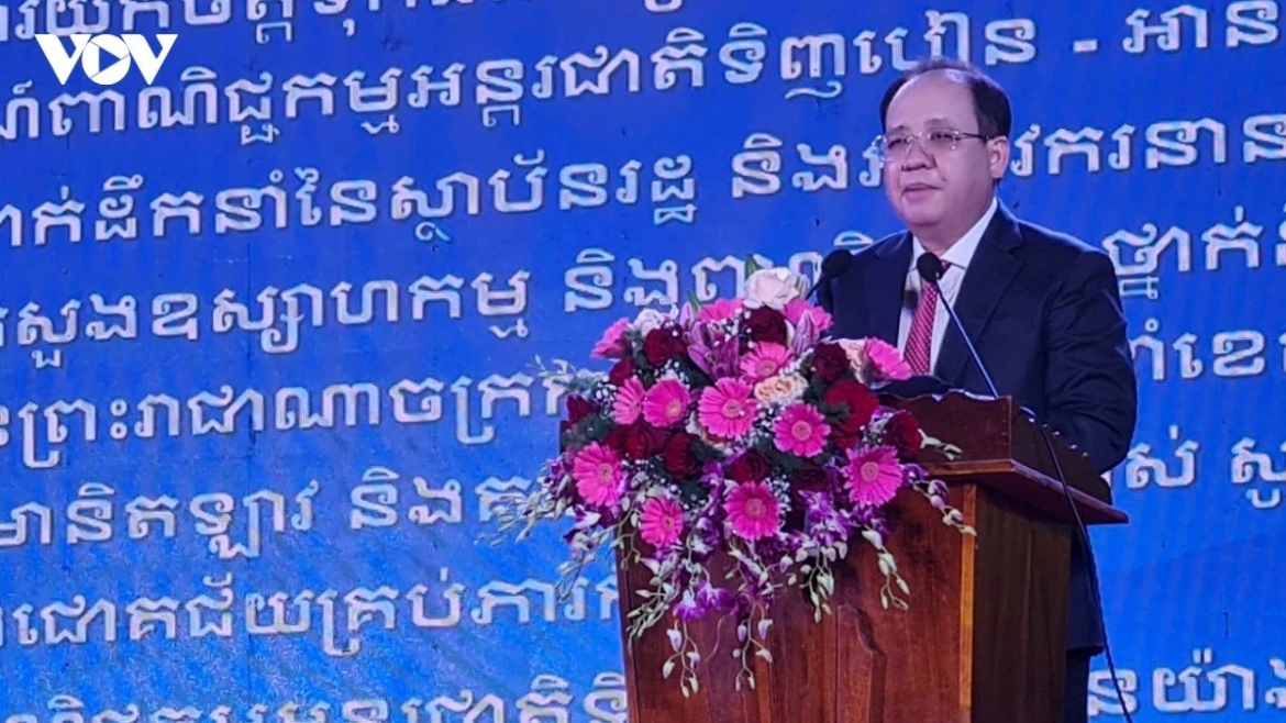 Nguyen Thanh Phong, vice chairman of An Giang provincial People's Committee, addresses the event 