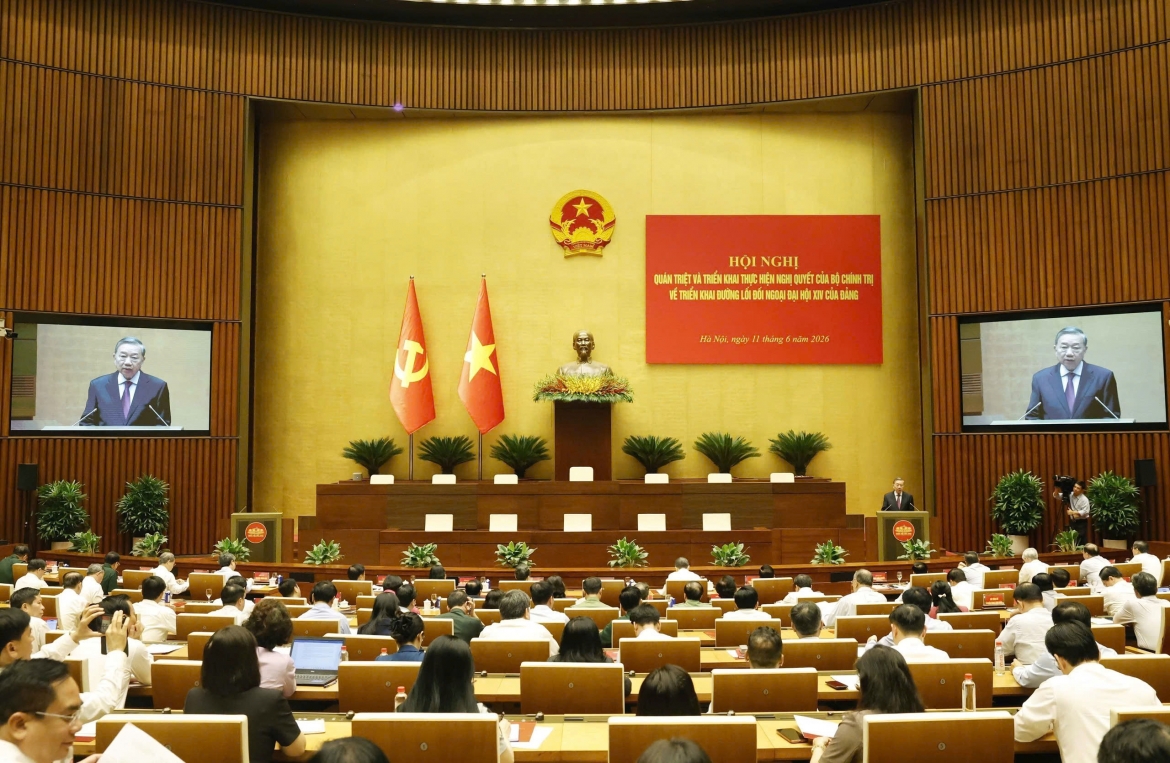 Party General Secretary and State President To Lam outlines orientations to realise the Politburo's Resolution 06 on foreign policy at a national conference in Hanoi on June 11
