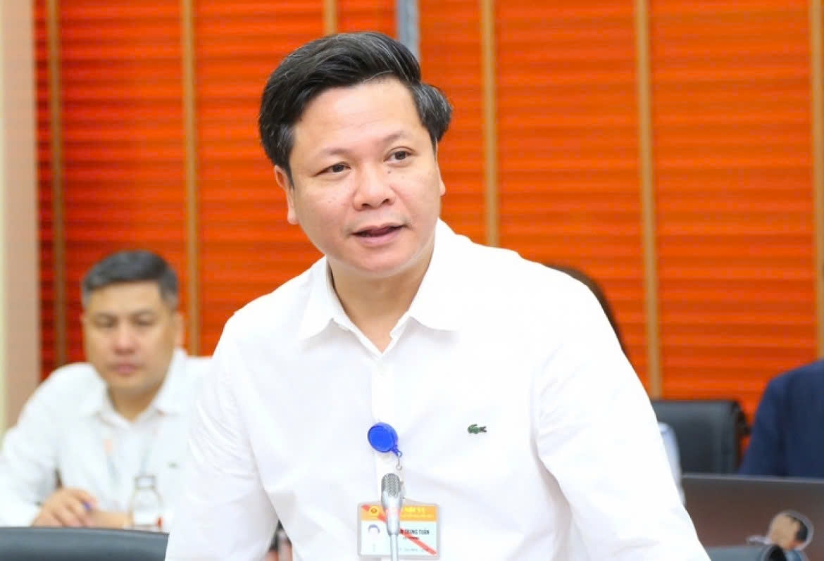 According to Phan Trung Tuan, director of the Department of Local Administration under the Ministry of Home Affairs, the model has improved services for both citizens and businesses