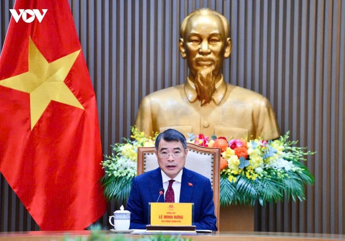 Prime Minister Le Minh Hung speaks during the phone conversation