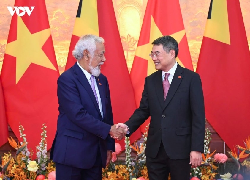 Prime Minister Le Minh Hung and his Timor-Leste counterpart Kay Rala Xanana Gusmão at the official welcome ceremony in Hanoi.