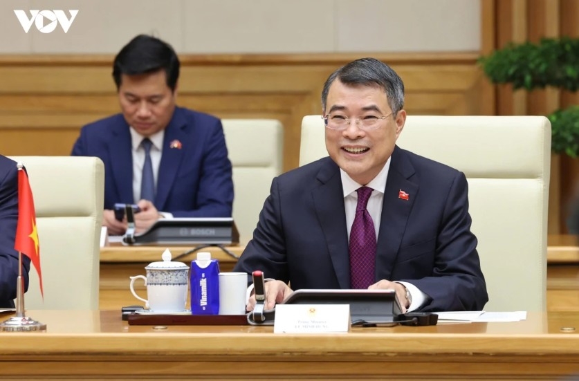 Prime Minister Le Minh Hung speaks at the talks