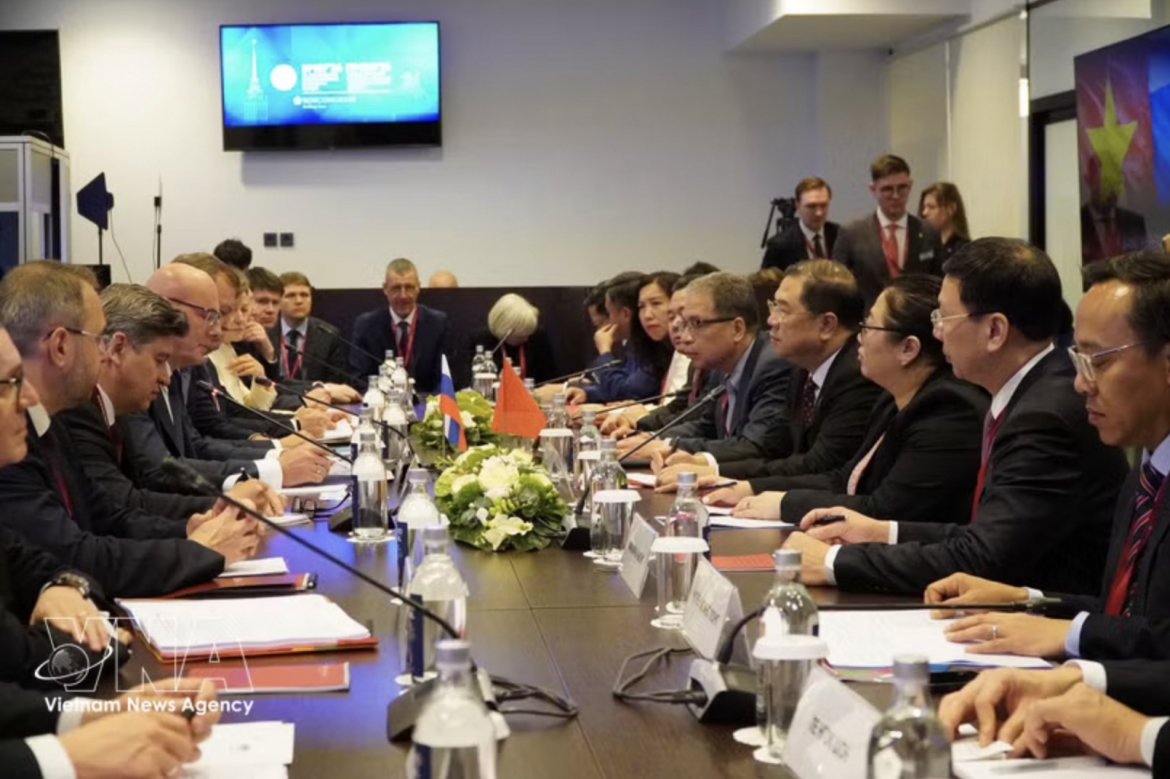 Permanent Deputy Prime Minister Pham Gia Tuc holds talks with his Russian counterpart Dmitry Chernyshenko in Moscow on June 5, 2026.