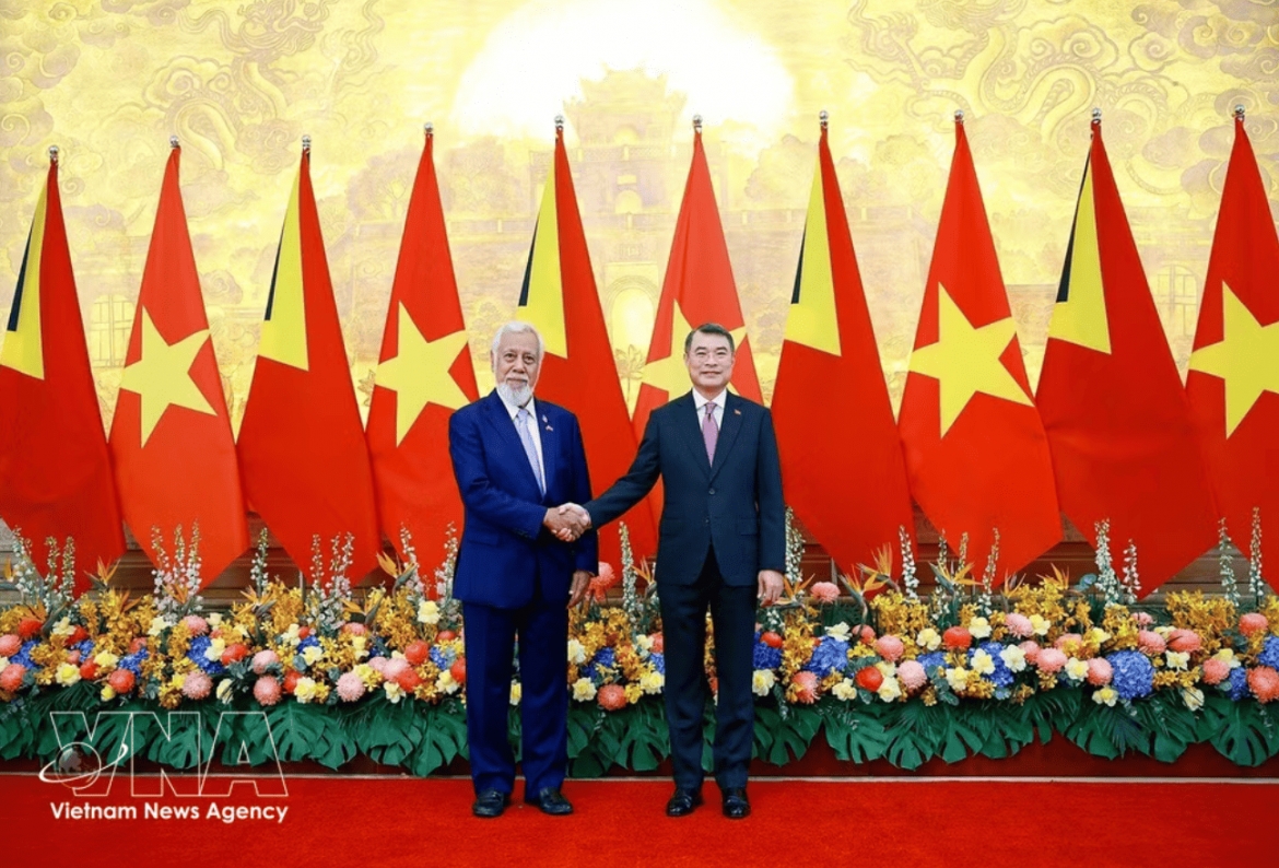 Vietnamese PM Le Minh Hung (right) and Timor-Leste PM Rala Xanana Gusmao at the talks in Hanoi on June 9 (Photo: VNA)