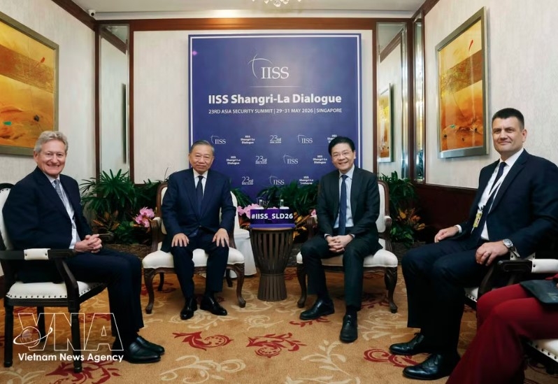Party General Secretary and State President To Lam and Singaporean Prime Minister Lawrence Wong meet on the sidelines of the Shangri-La Dialogue 2026 on May 29. (Photo: VNA)