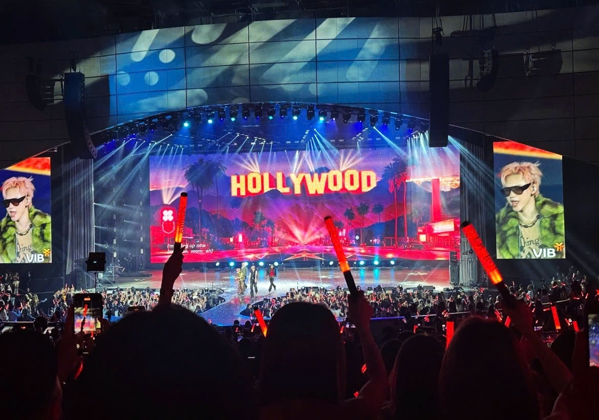 Vietnam plans to nurture cultural unicorns with strong intellectual property and global competitiveness to accelerate the growth of its creative industries.. In the photo, 26 Vietnamese artists take part in Anh Trai Say Hi concert at the Planet Hollywood venue in Las Vegas, USA, in July 2025