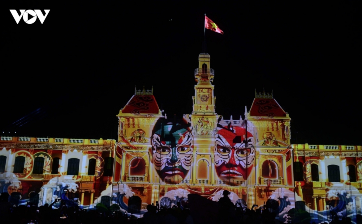 3D mapping projections transform the facade of the headquarters of the Ho Chi Minh City People’s Committee during the performance.