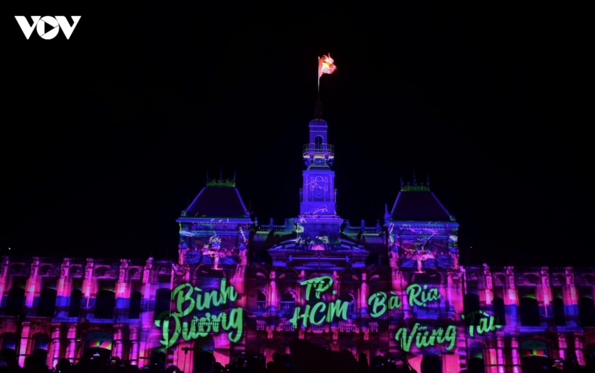 Each performance takes audiences through the city’s historical milestones, traditional cultural values and aspirations for integration in the new era.