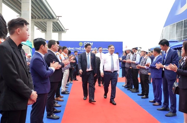  Deputy Prime Minister Pham Gia Tuc attends the groundbreaking ceremony (Photo: tuoire.vn)