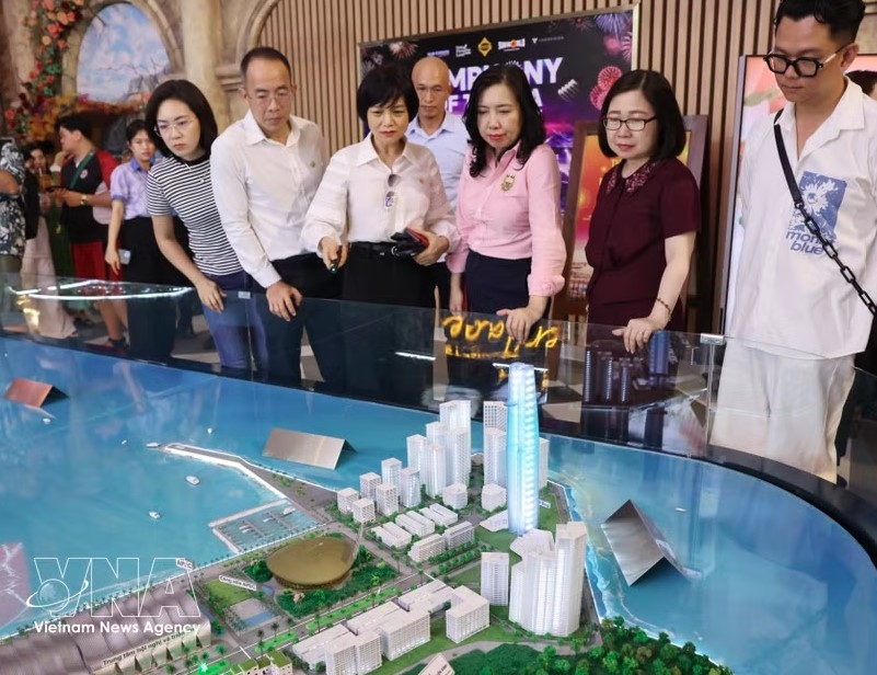 The working delegation of the APEC 2027 National Committee's Information and Culture Subcommittee inspects preparations for the APEC Year 2027. (Photo: VNA)
