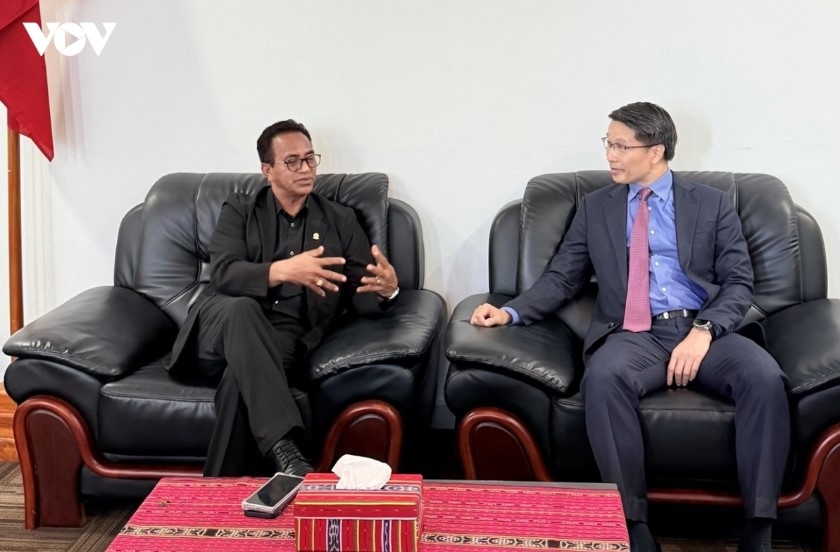 Vietnamese Chargé d’Affaires in Timor-Leste Pham Binh Dam meets with Justice Minister Sergio de Jesus Fernandes da Costa Hornai.