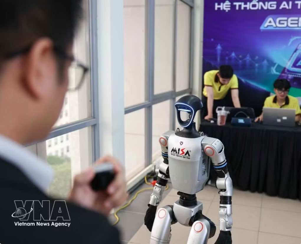 A product is showcased at the exhibition area during AI Day 2026. (Photo: VNA)