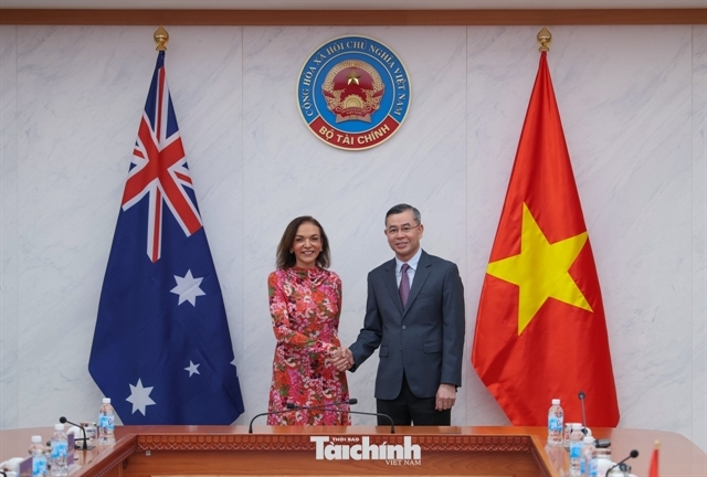 Vietnamese Minister of Finance Ngo Van Tuan (left) welcomes Australian Minister for International Development Anne Aly during a meeting in Hanoi on July 28. — Photo thoibaotaichinhvietnam.vn
