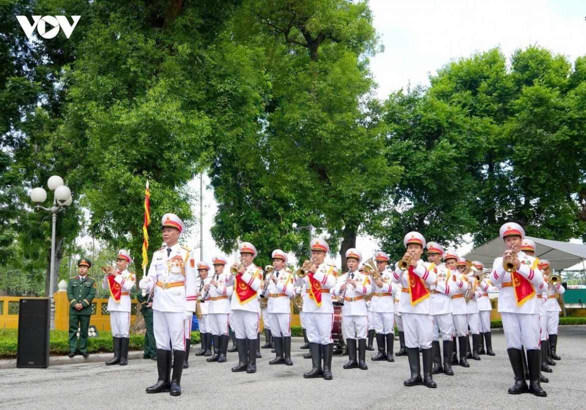 From early morning, Foreign Ministry units finalize preparations for ASEAN flag-raising ceremony 