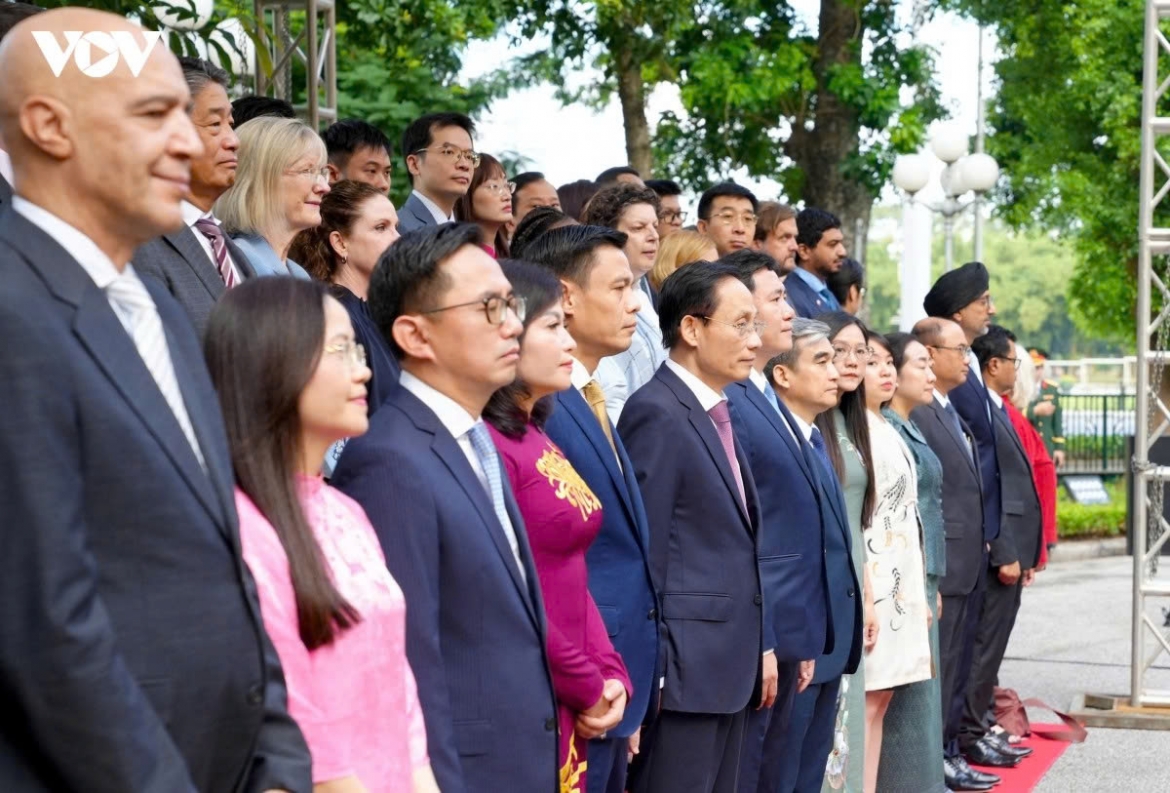 Foreign Ministry leaders, representatives from agencies, diplomatic corps, and international organizations attend the ceremony.