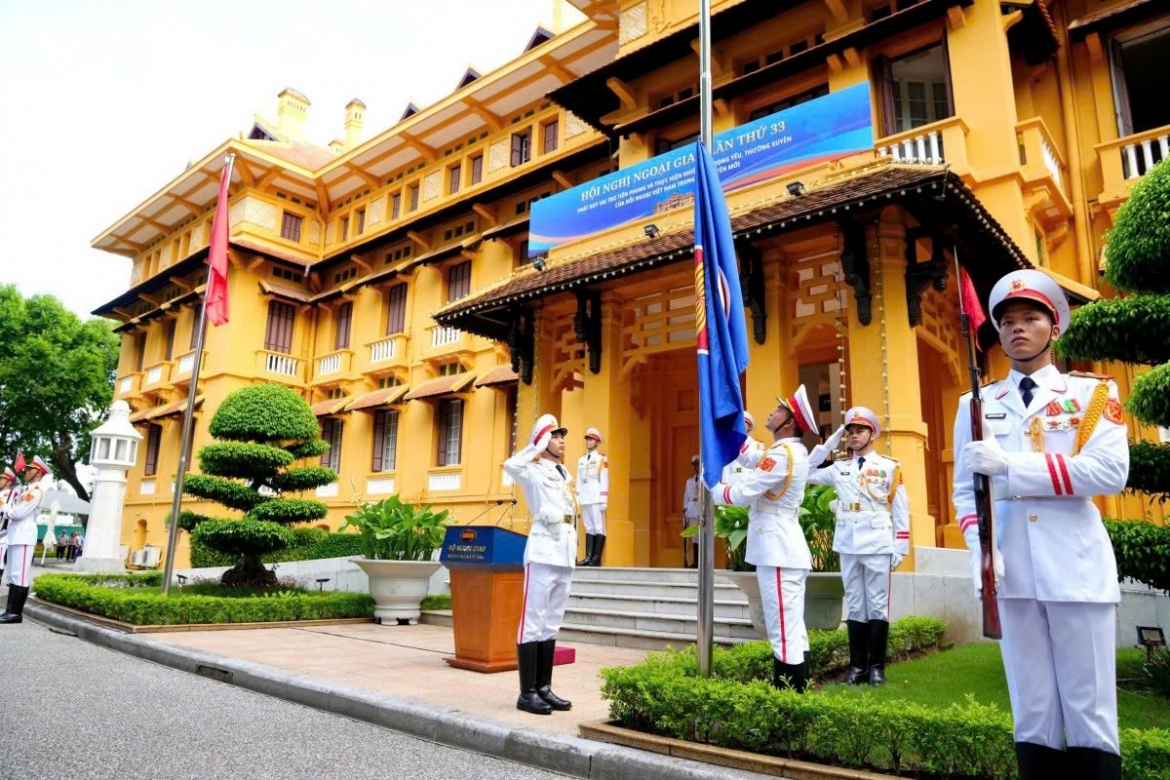 The ASEAN flag is hoisted in a solemn ceremony, reaffirming Vietnam’s strong commitment to a united, resilient, innovative, and people-centered ASEAN Community.