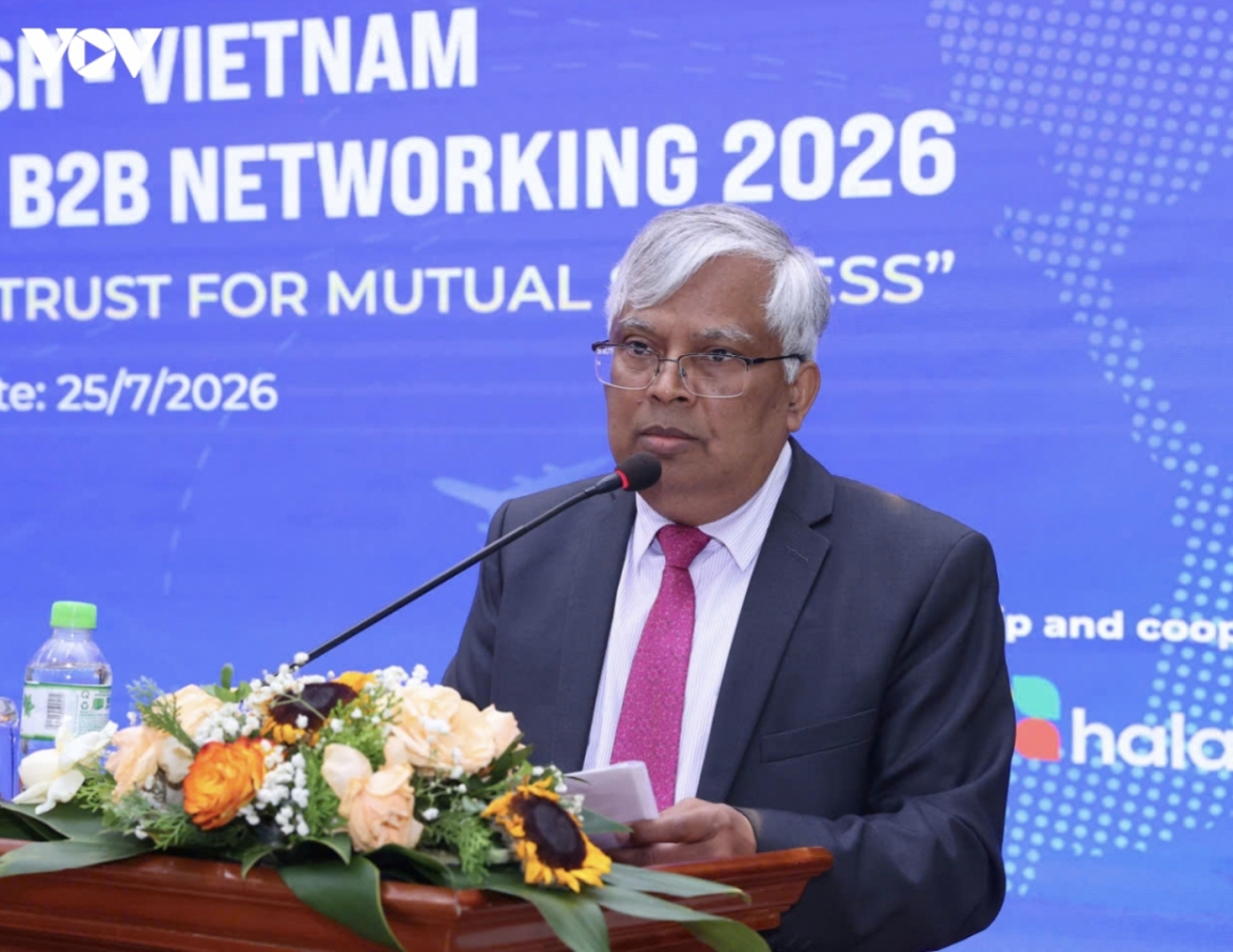 Bangladeshi Ambassador to Vietnam Md. Lutfor Rahman addresses the event