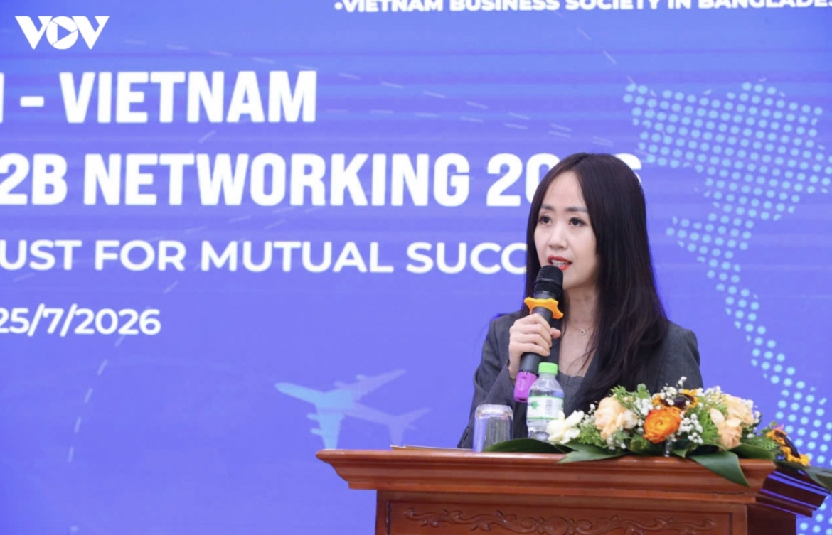 Vo Hong Anh, deputy director of the Department of Foreign Market Development speaks at the forum