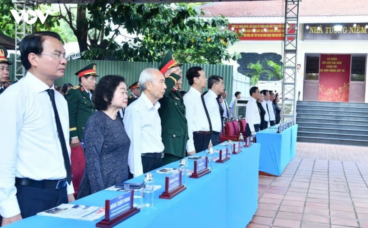 Prime Minister Le Minh Hung and other senior Party and State leader attend the launch ceremony for the search and recovery of war martyrs' remains at Le Thi Rieng Park in Ho Chi Minh City, on July 6, 2026