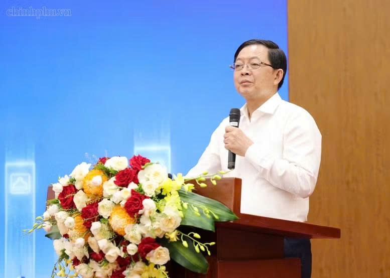 Deputy Prime Minister Ho Quoc Dung speaks at the forum on building a cooperation ecosystem for AI development in Hanoi on July 17, 2026. (Photo: chinhphu.vn)