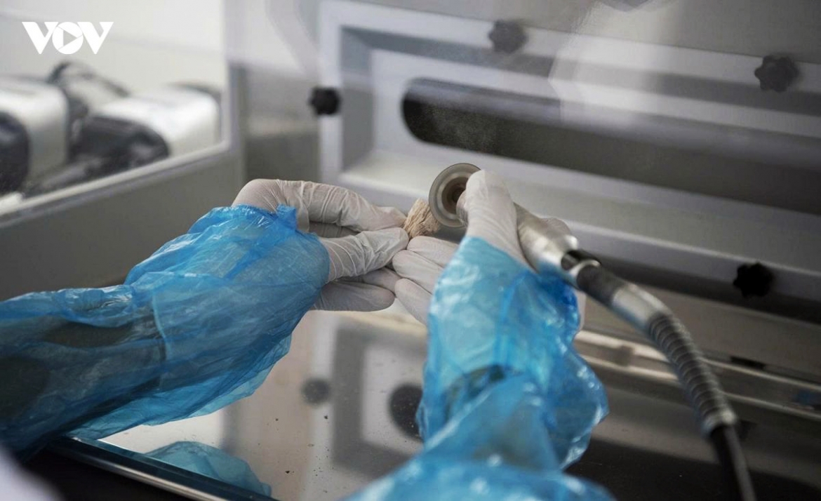Every unidentified remains sample passes through a rigorous scientific workflow, from bone cleaning and DNA extraction to next-generation genome sequencing and comparison with family reference data, a process that typically takes three to four weeks