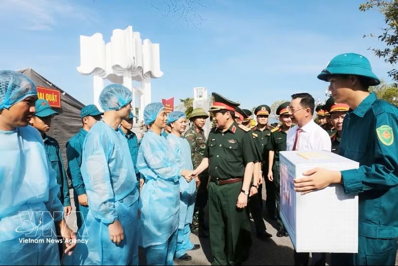 Lieutenant General Nguyen Duc Hung, member of the Central Military Commission, Secretary of the Military Region 3 Party Committee and Political Commissar of Military Region 3, visits and encourages personnel carrying out the exhumation and DNA sampling of fallen soldiers' remains at the Mong Cai martyrs' cemetery in Mong Cai 3 ward, Quang Ninh province.