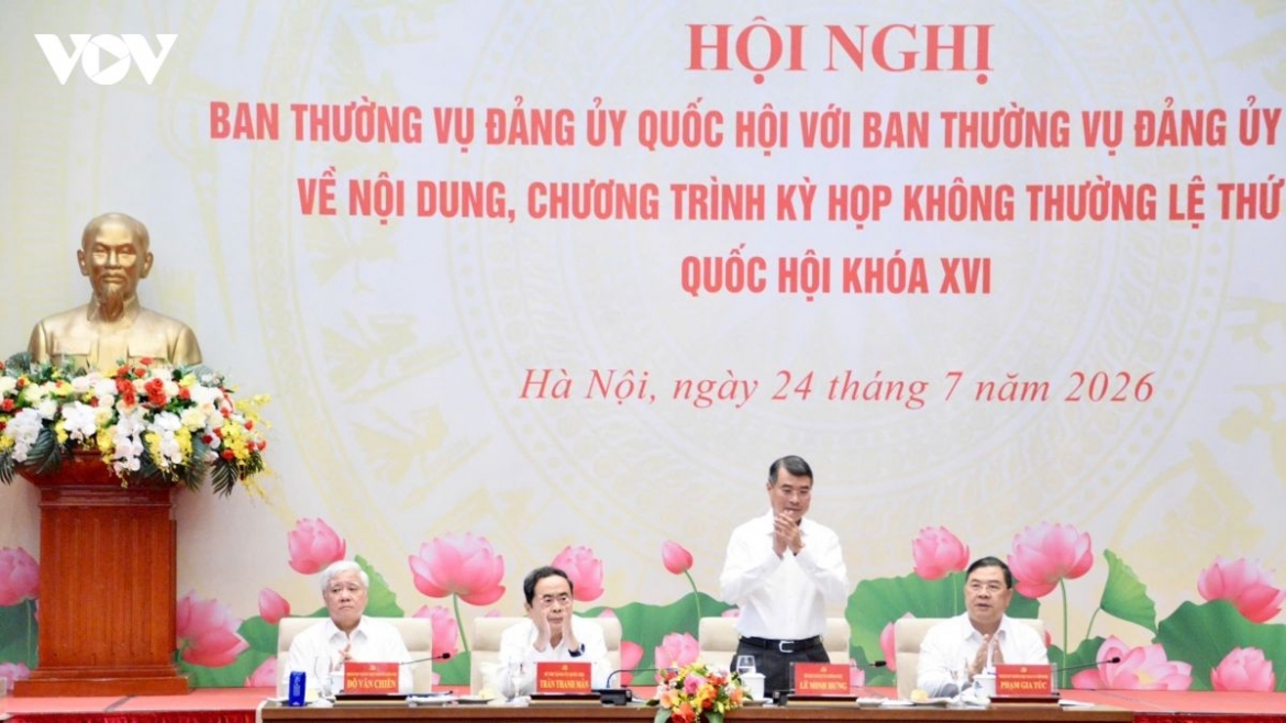 National Assembly Chairman Tran Thanh Man and Prime Minister Le Minh Hung co-chair a meeting to review preperations for the first extraordinary session of the 16th National Assembly in August