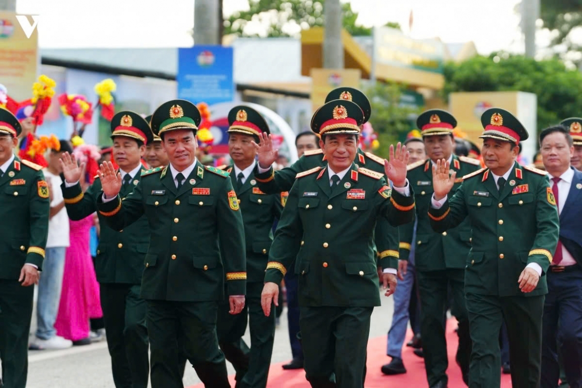 Gen. Phan Van Giang, Deputy Prime Minister and Minister of National Defence of Vietnam welcomes Gen. Khamliang Outhakaysone, Lao Deputy Prime Minister and Minister of National Defence to Vietnam for the third Vietnam–Laos Border Defence Friendship Exchange in Nghe An.