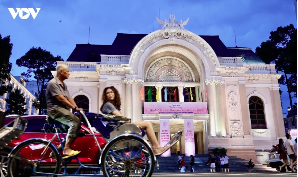 Having witnessed many changes throughout the history of Saigon, Gia Dinh and present-day Ho Chi Minh City, the Municipal Theatre of Ho Chi Minh City has become one of the city’s notable historical landmarks.