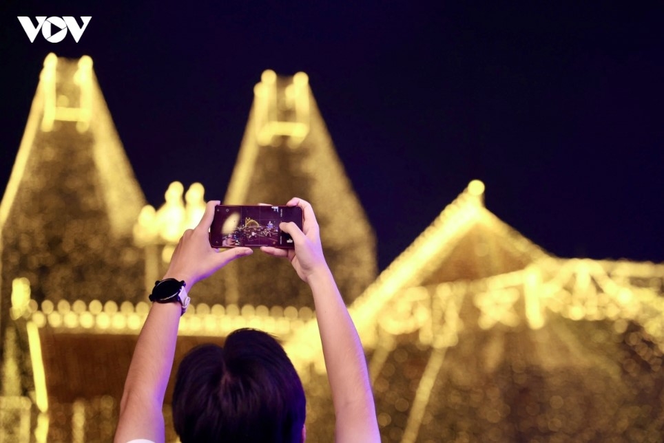 Although currently under restoration, Notre-Dame Cathedral Basilica of Saigon remains brightly illuminated and beautifully decorated during Christmas and New Year celebrations. It is not only a popular destination for residents and visitors, but also one of Ho Chi Minh City’s most iconic architectural landmarks for more than a century.