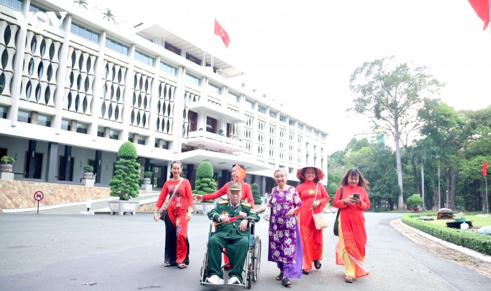 Closely linked to the formation, development and identity of Ho Chi Minh City, Reunification Hall is one of the city’s most significant historical landmarks.On April 30, 1975, a tank of the Liberation Army broke through the gates of the former Independence Palace, leading to the unconditional surrender of the Saigon administration and marking the liberation of southern Vietnam. The site later served as the headquarters of the Military Administrative Committee of Saigon-Gia Dinh.