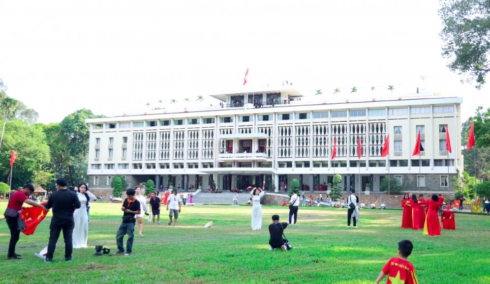 Today, Reunification Hall serves as both a special national monument and a venue for high-level Party and Government events, while also welcoming visitors.