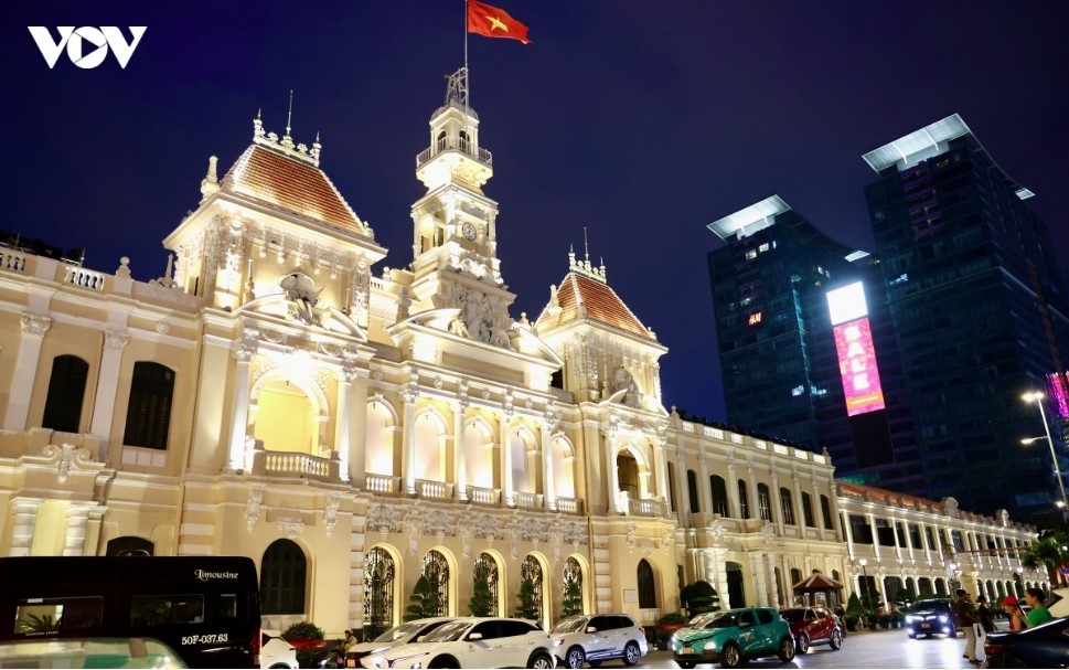 Many landmarks showcasing French colonial architecture continue to shape the distinctive character of Ho Chi Minh City, including the headquarters of the municipal People’s Council and People’s Committee, the Saigon Central Post Office, the Municipal Theatre of Ho Chi Minh City, Notre-Dame Cathedral Basilica of Saigon and Ben Thanh Market.