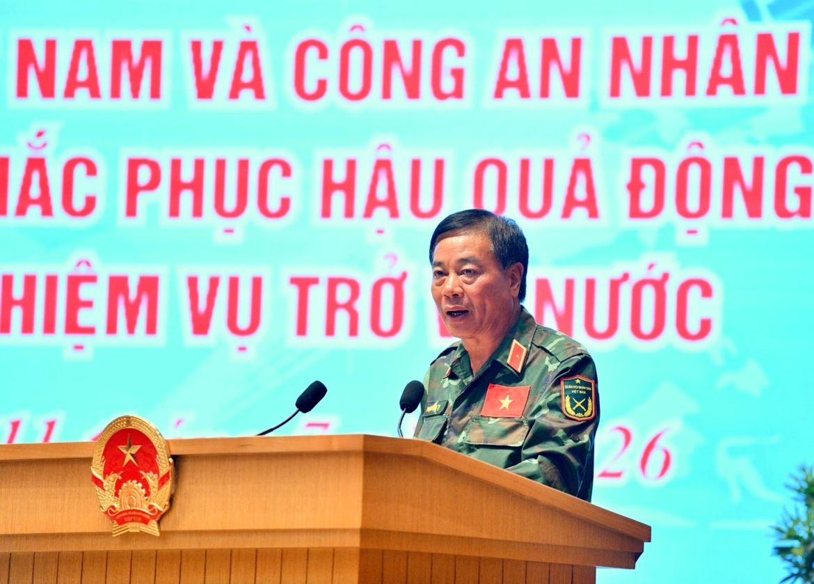 Major General Pham Van Ty, deputy director of the Rescue and Salvage Department under the General Staff of the Vietnam People's Army and head of the Vietnamese mission, makes a review of the mission's gains as well as experience during the operation in Venezuela