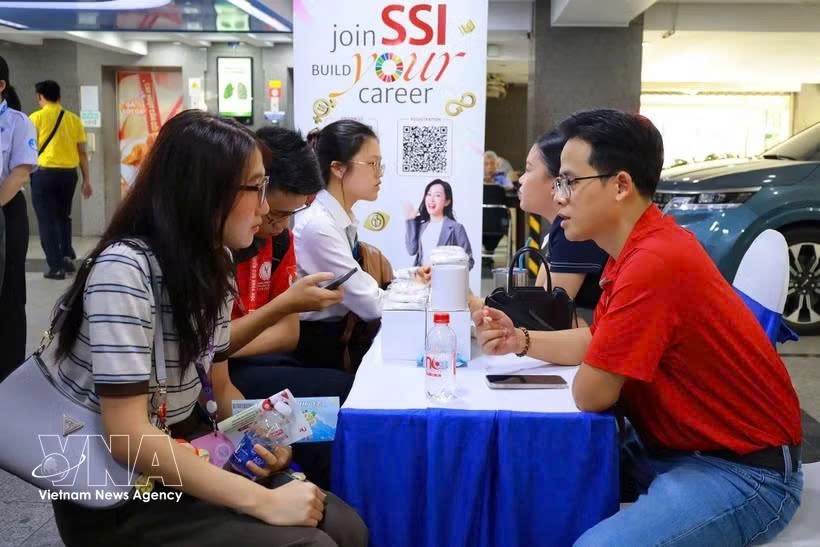 Many businesses and university students take part in ULaw Career Day 2026. (Photo: VNA)