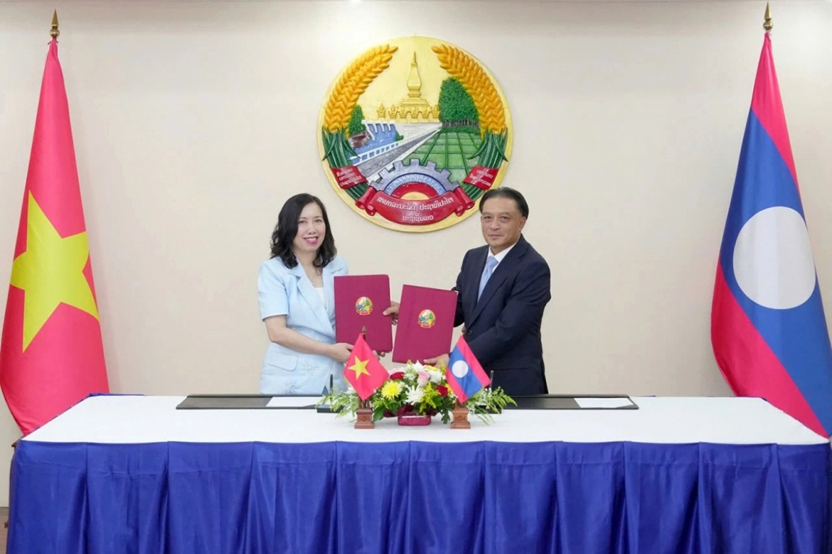 Vietnam and Laos sign a Memorandum of Understanding on cooperation in overseas Vietnamese and overseas Lao affairs for the 2026-2030 period. (Photo: MOFA)