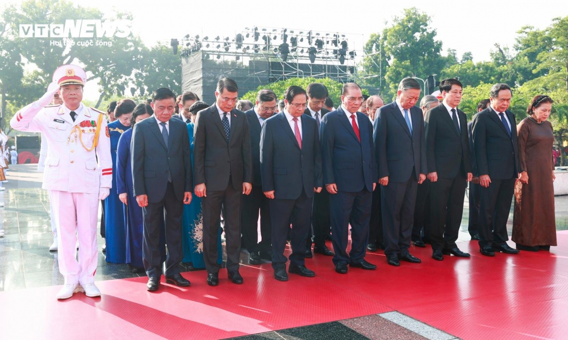 The delegation is led by General Secretary and President To Lam and joined by Prime Minister Le Minh Hung; National Assembly Chairman Tran Thanh Man; and Standing Member of the Party Central Committee Tran Cam Tu.