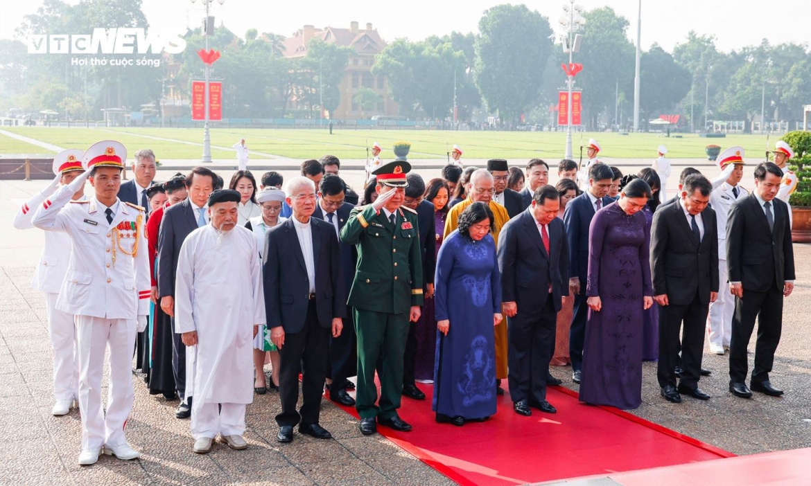 Every July, Vietnam pauses to remember the soldiers, war invalids and martyrs whose sacrifices helped secure the country's independence and reunification. Across the country, from national cemeteries and historical memorials to local monuments, millions of incense sticks are lit in remembrance of those who gave their lives for the country.