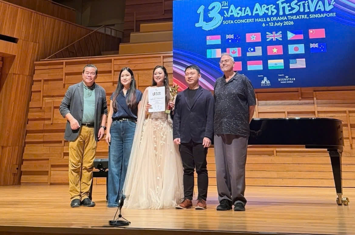 Luu Huong Thao from the Vietnam National Academy of Music has won gold at the 13th Asia Arts Festival in Singapore