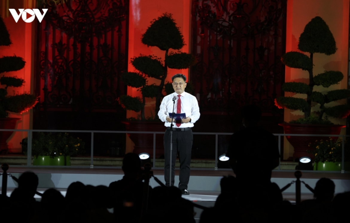 Nguyen Manh Cuong, Vice Chairman of the Ho Chi Minh City People’s Committee, delivers opening remarks at the event.