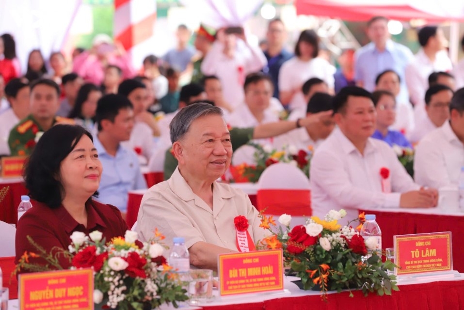 Joining Party General Secretary and State President To Lam at the 2026 All People's Day for National Security Protection are Politburo members Bui Thi Minh Hoai, President of the Vietnam Fatherland Front Central Committee; Nguyen Duy Ngoc, Head of the Party Central Committee's Organization Commission; Tran Sy Thanh, Chairman of the Party Central Committee's Inspection Commission; Trinh Van Quyet, Head of the Party Central Committee's Commission for Information, Education and Mass Mobilization; Nguyen Thanh Nghi, Head of the Party Central Committee's Commission for Policies and Strategies; and General Luong Tam Quang, Minister of Public Security.