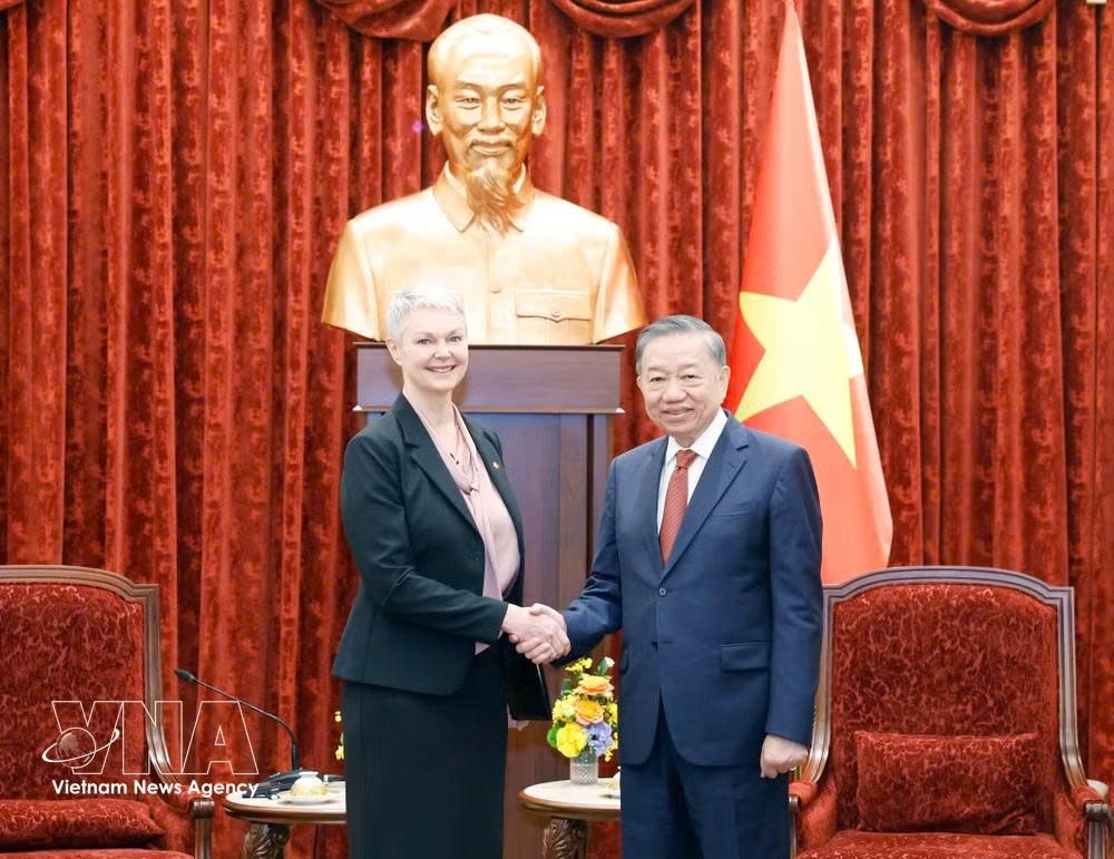 General Secretary of the Communist Party of Vietnam Central Committee and State President To Lam (R) and Norwegian Ambassador Hilde Solbakken. (Photo: VNA)