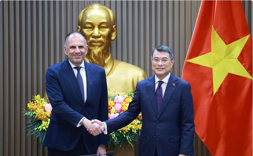Prime Minister Le Minh Hung receives Greek Foreign Minister George Gerapetritis on July 17, 2026
(Photo: VNA)
