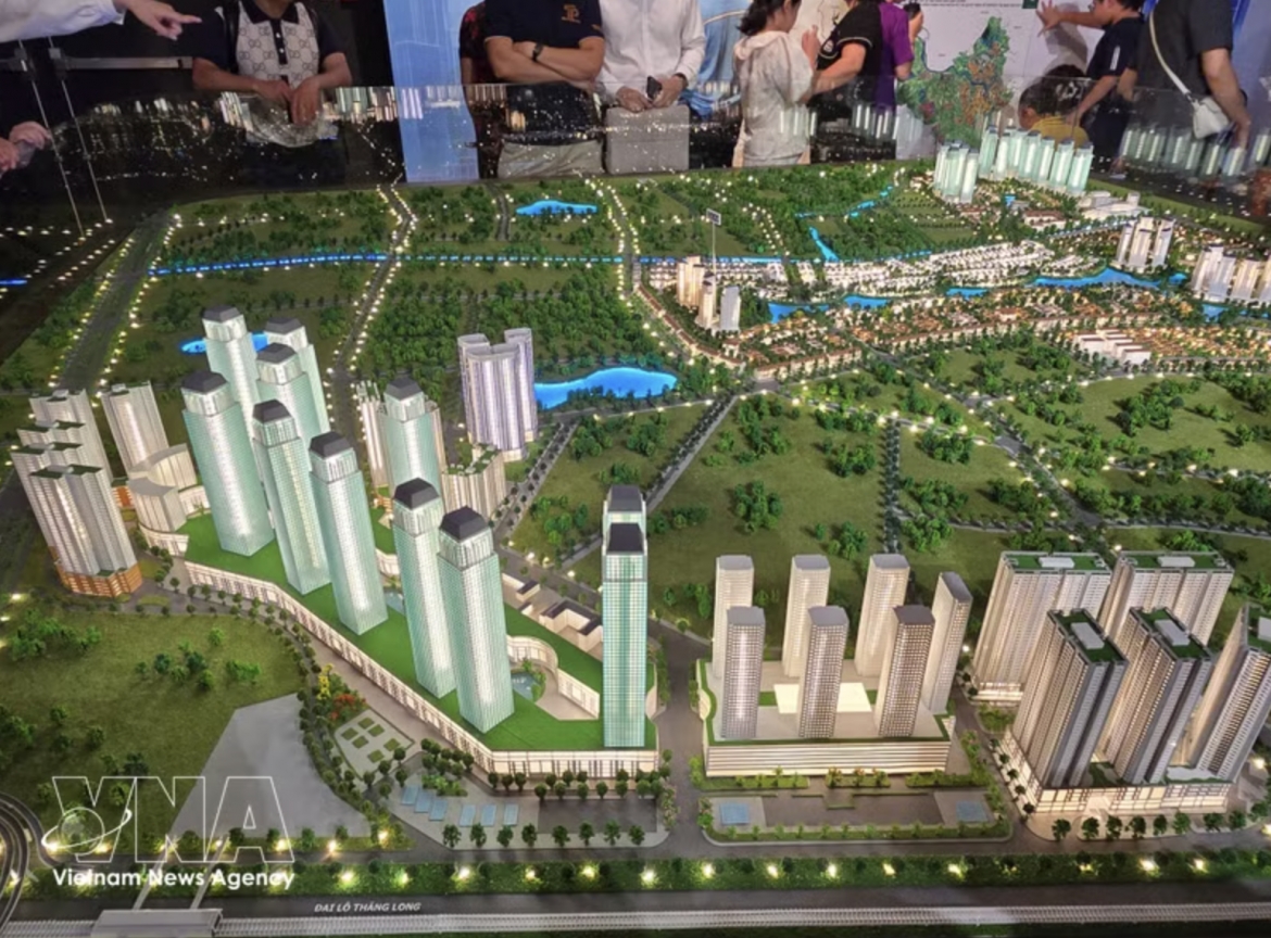 Models of projects planned to develop along Thang Long Boulevard under Hanoi's 100-year master plan. (Photo: VNA)
