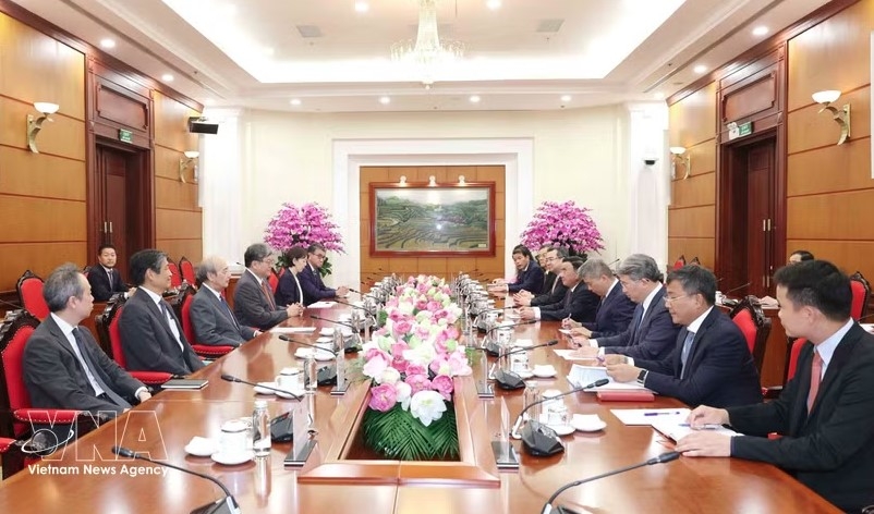 The meeting between Politburo member and Permanent member of the Communist Party of Vietnam (CPV) Central Committee’s Secretariat Tran Cam Tu and Executive Acting Secretary General of the LDP Hagiuda Koichi in Hanoi on July 21 (Photo: VNA)