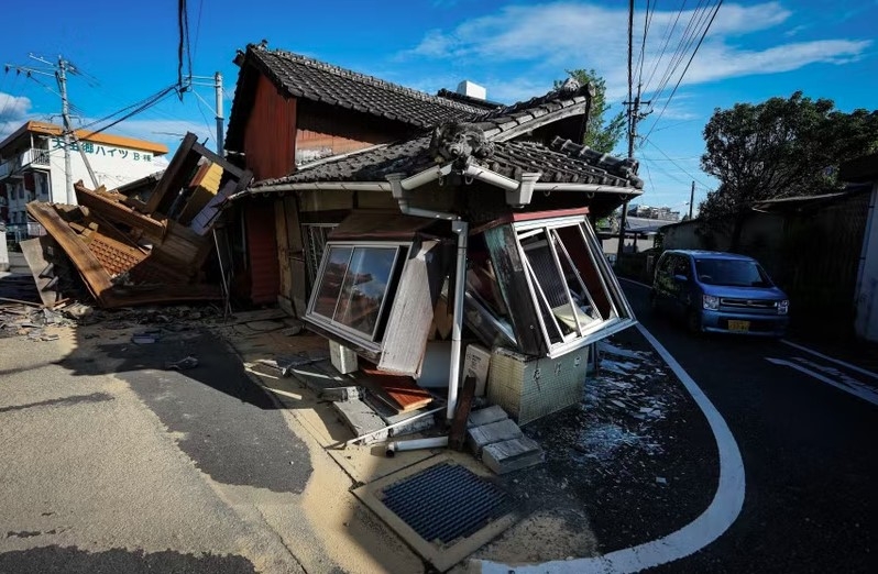 A house was damaged after the earthquake in Kumamoto Prefecture, Japan. (Photo Xinhua/VNA)
