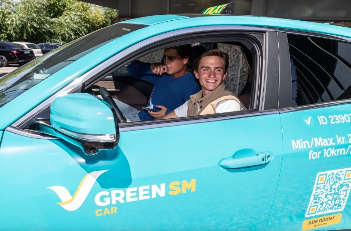 Guests experience Green SM’s electric taxi service at the launch event (Photo: Green SM)