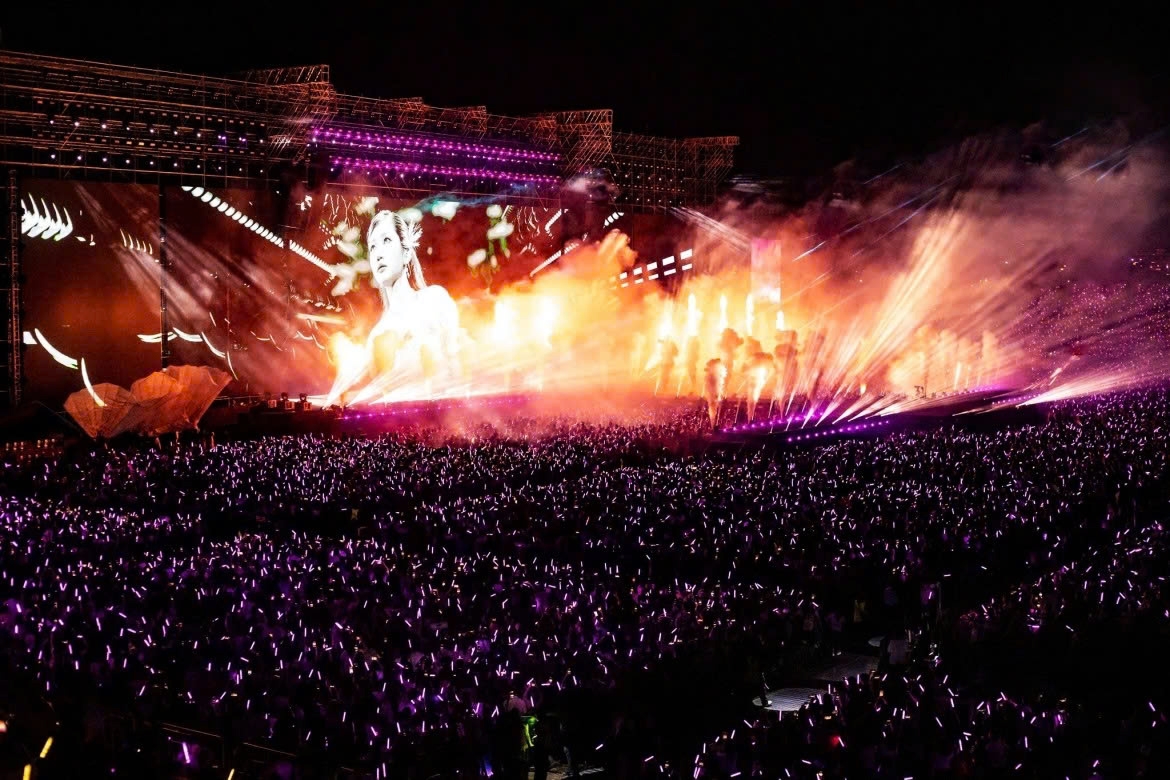 Vietnam's creative industries are said to have ample room to grow. In the photo, spectators support the Em Xinh Say Hi concert organised by DatVietVAC, a Vietnamese media and entertainment company, in September 2025